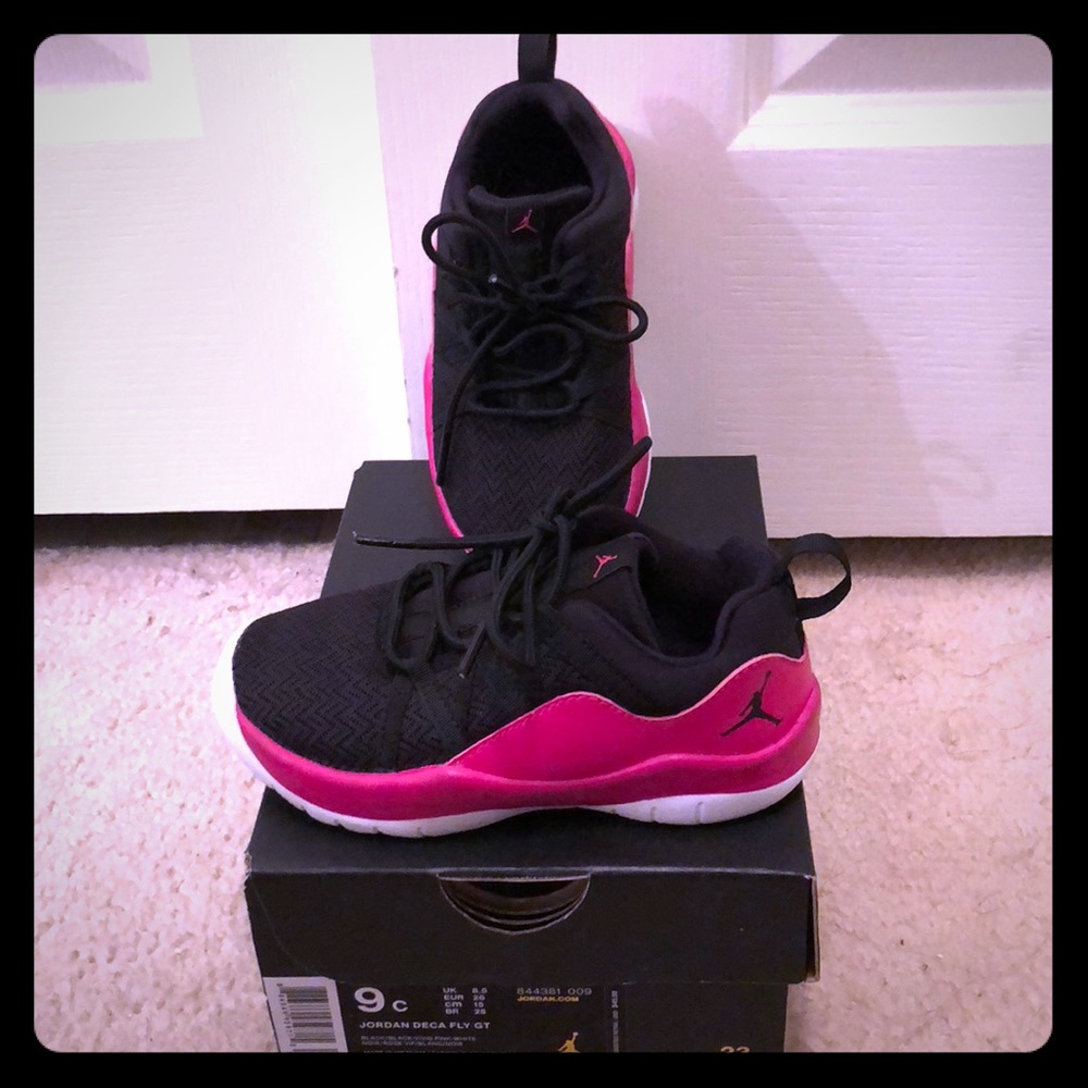 COPY - JORDAN DECA FLY GT SNEAKERS